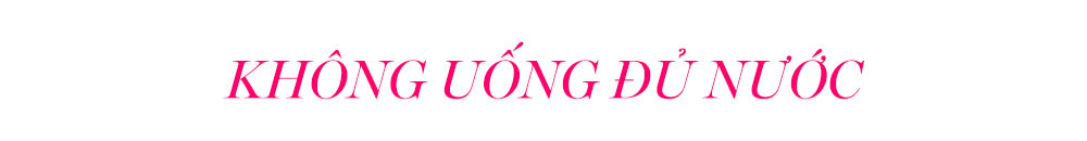 Tiêu đề bài viết "KHÔNG UỐNG ĐỦ NƯỚC" nhấn mạnh thói quen sai lầm trong chăm sóc da của phụ nữ văn phòng. Bài viết đề cập đến những tác hại do thiếu nước tác động đến làn da, góp phần vào những sai lầm chăm sóc da của dân văn phòng. Khám phá thêm với Lixibox Skincare.