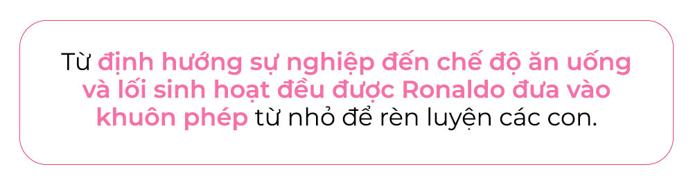 Từ định hướng sự nghiệp đến chế độ ăn uống và lối sinh hoạt đều được Ronaldo đưa vào khuôn phép, từ nhỏ để rèn luyện các con. Khám phá cách nuôi dạy con của Messi và Ronaldo cùng Lixibox Mom & Baby!
