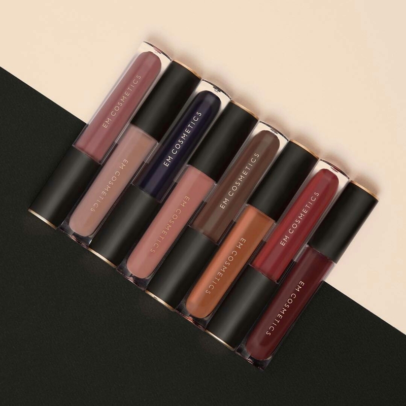 Son EM Cosmetics INFINITE LIP CLOUD với nhiều màu sắc đa dạng, nổi bật trong bộ sưu tập son kem lì. Dòng son được ưa chuộng bởi giới làm đẹp và sự nổi tiếng của Michelle Phan.