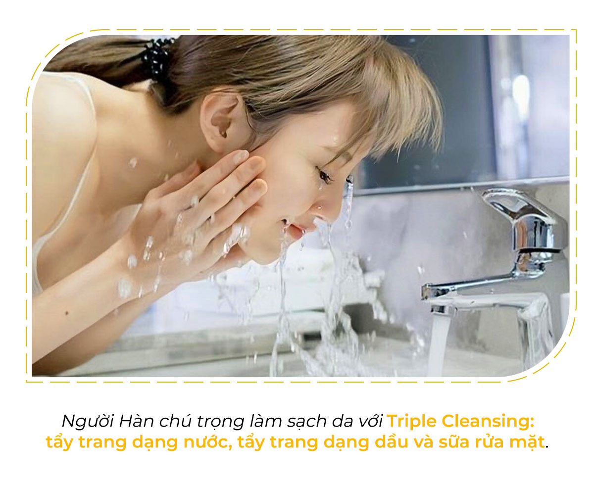 Làn da đẹp như mơ của phụ nữ Hàn Quốc với bí quyết Triple Cleansing: tẩy trang dạng nước, tẩy trang dạng dầu và sữa rửa mặt, giúp duy trì làn da sạch và khỏe mạnh. Tìm hiểu thêm tại Lixibox Skincare.