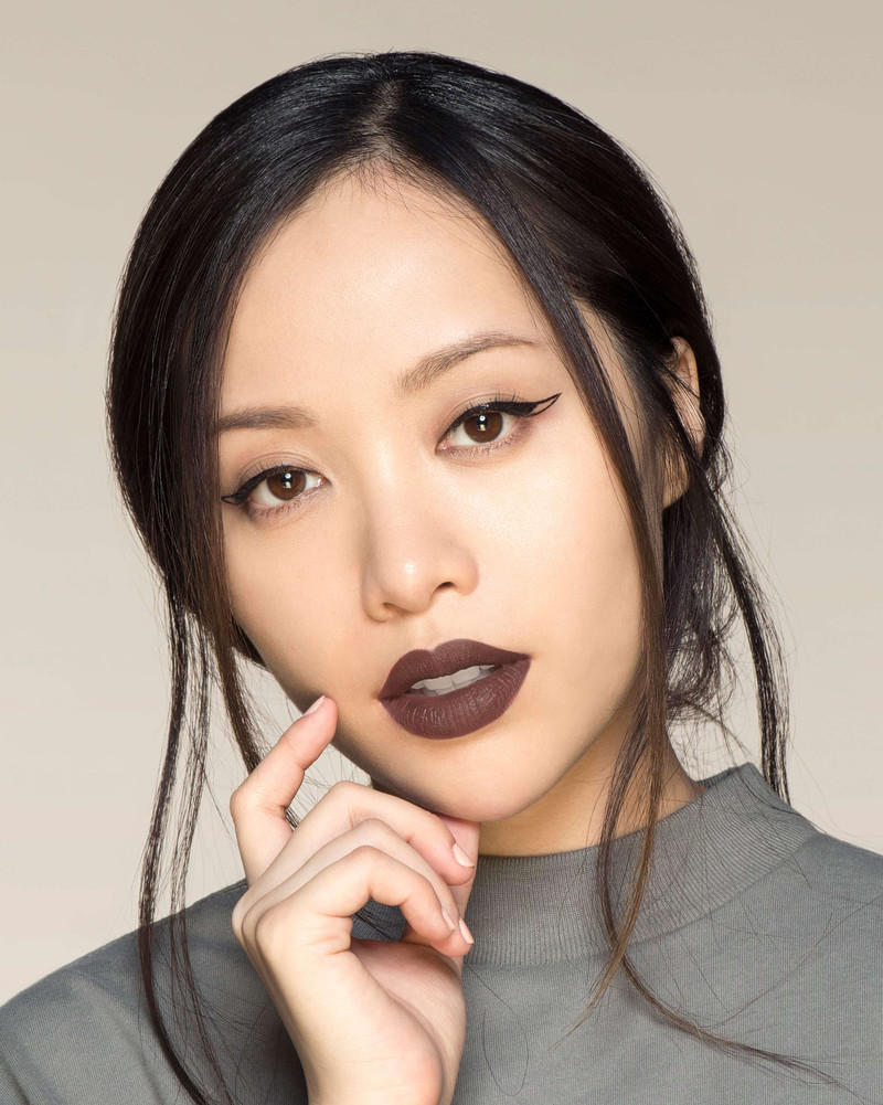 SON EM COSMESTICS INFINITE LIP CLOUD - Dòng Son Kem Lì Nhẹ Bỗng Không Tưởng. Michelle Phan, ngôi sao YouTube nổi tiếng, giới thiệu thỏi son đang làm dậy sóng cộng đồng yêu thích làm đẹp.