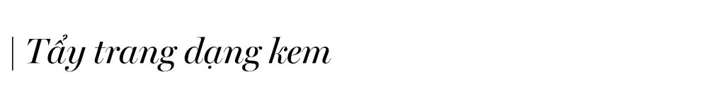 Tẩy trang dạng kem, một loại sản phẩm quan trọng trong skincare, giúp làm sạch lớp trang điểm và bụi bẩn. Tìm hiểu thêm về ưu và nhược điểm cũng như cách chọn loại tẩy trang phù hợp cho da bạn, từ sáp, dầu tới nước tẩy trang.
