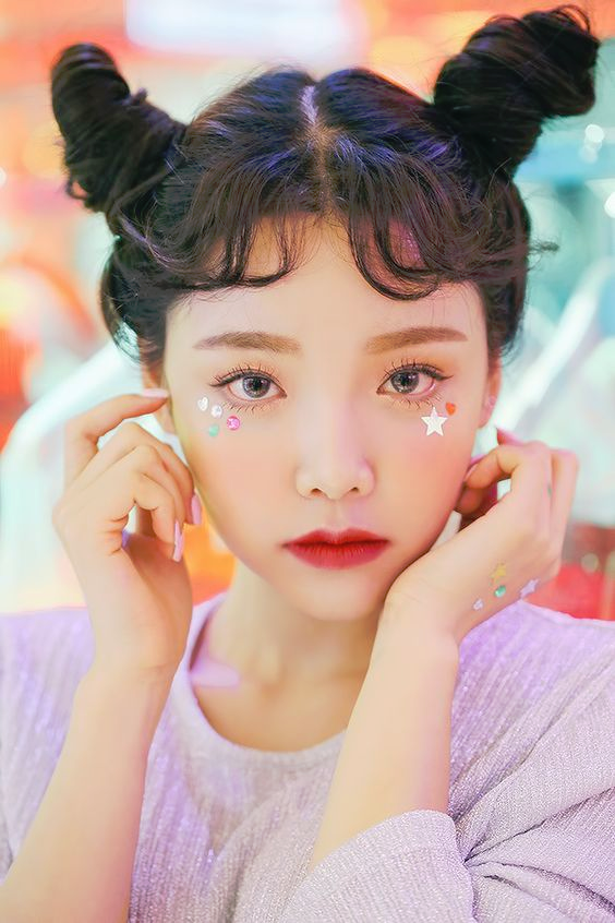 Tỏa sáng với phong cách makeup mùa hè độc đáo và trendy, khám phá 5 xu hướng trang điểm "hot xình xịch" đầy tươi mới từ Lixibox. Chuẩn bị cho những buổi gặp gỡ và du lịch khi mùa hè đến gần.