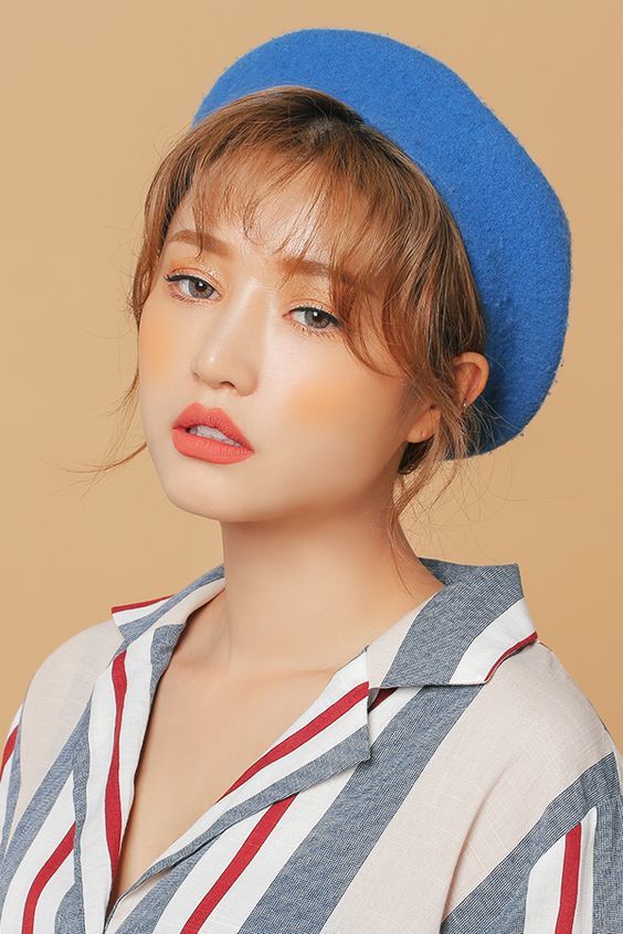 Phong cách makeup mùa hè đầy sắc màu với các xu hướng nổi bật. Hãy F5 phong cách của bạn cùng Lixibox qua 5 xu hướng trang điểm mới nhất. Khám phá makeup Hàn Quốc và tông màu đào đang 'hot' trong thời gian này!