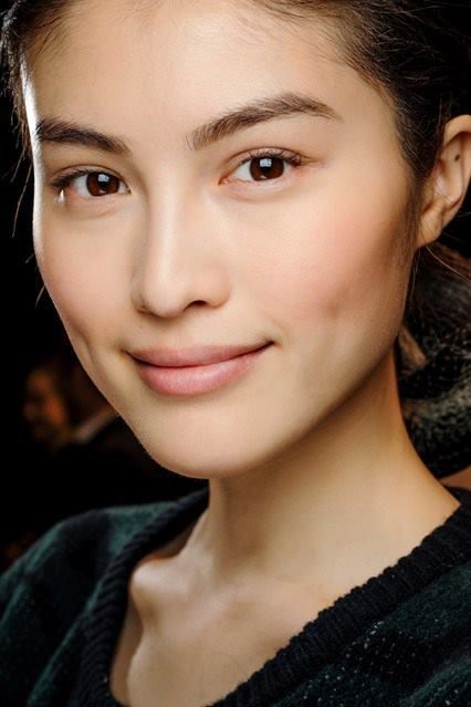 F5 phong cách makeup mùa hè với 5 xu hướng siêu đình đám. Tìm hiểu các trào lưu trang điểm hot trên thế giới và cách áp dụng chúng cho bản thân, giúp bạn tự tin hơn trong mùa hè đầy nắng.