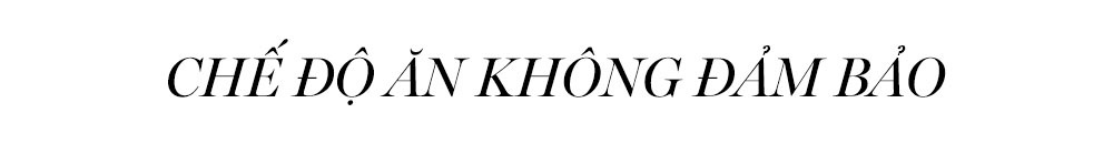 Chế độ ăn không đảm bảo thường xuyên có thể là một trong những nguyên nhân tóc rụng nhiều. Tìm hiểu thêm về thói quen tai hại ảnh hưởng tới sức khỏe mái tóc trong Lixibox Magazine.