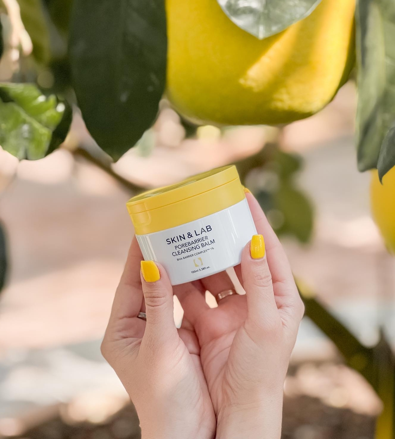 Bài review về sáp tẩy trang SKIN&LAB, sản phẩm được khen ngợi trên TikTok. Tác giả chia sẻ trải nghiệm sau khi lần đầu sử dụng, kết quả bất ngờ khiến cô quyết định viết ngay bài đánh giá cho mọi người tham khảo.