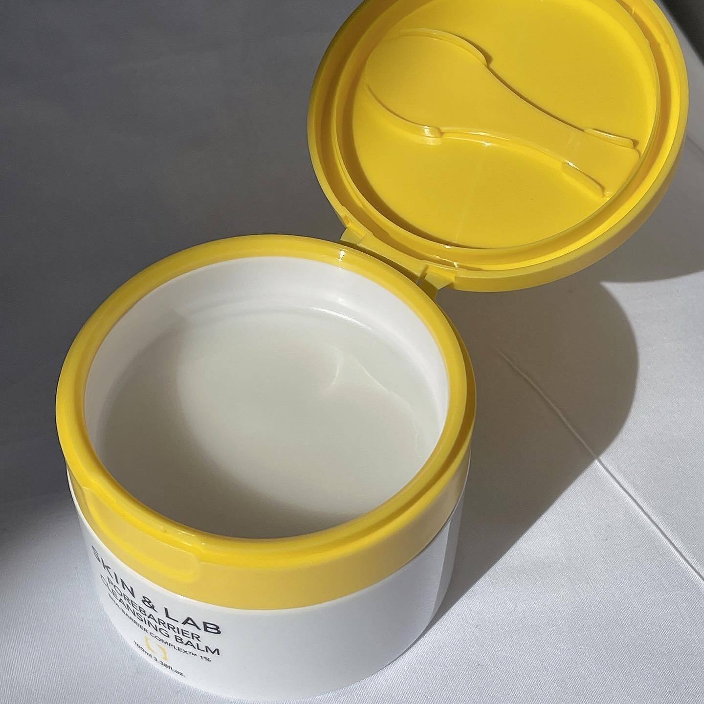 Sáp tẩy trang SKIN&LAB nổi tiếng trên TikTok được review trong bài viết; tìm hiểu về hiệu quả sau lần sử dụng đầu tiên và trải nghiệm của người dùng.