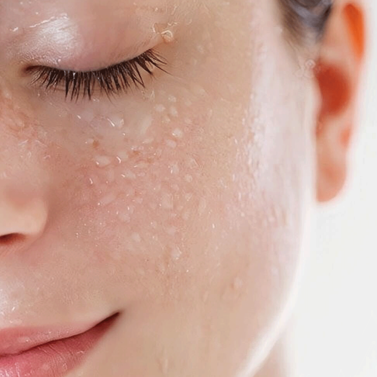 Đừng để dưỡng da thành vô nghĩa chỉ vì không biết khoảng thời gian giữa các bước skincare; tìm hiểu thời gian các bước skincare chuẩn để tối ưu hiệu quả chăm sóc da với Lixibox Skincare.
