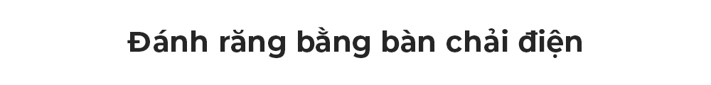 Đánh răng bằng bàn chải điện, một trong những cách làm trắng răng an toàn tại nhà. Bài viết của Lixibox chia sẻ 6 phương pháp hiệu quả để cải thiện nụ cười và làm trắng răng. Khám phá ngay!