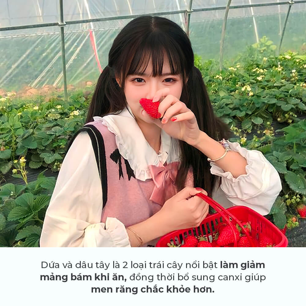 Dâu và dưa hấu là 2 loại trái cây nổi bật làm giảm mảng bám khi ăn, đồng thời bổ sung canxi giúp men răng chắc khỏe hơn. Tìm hiểu thêm về cách làm trắng răng an toàn tại nhà trên Lixibox nhé.