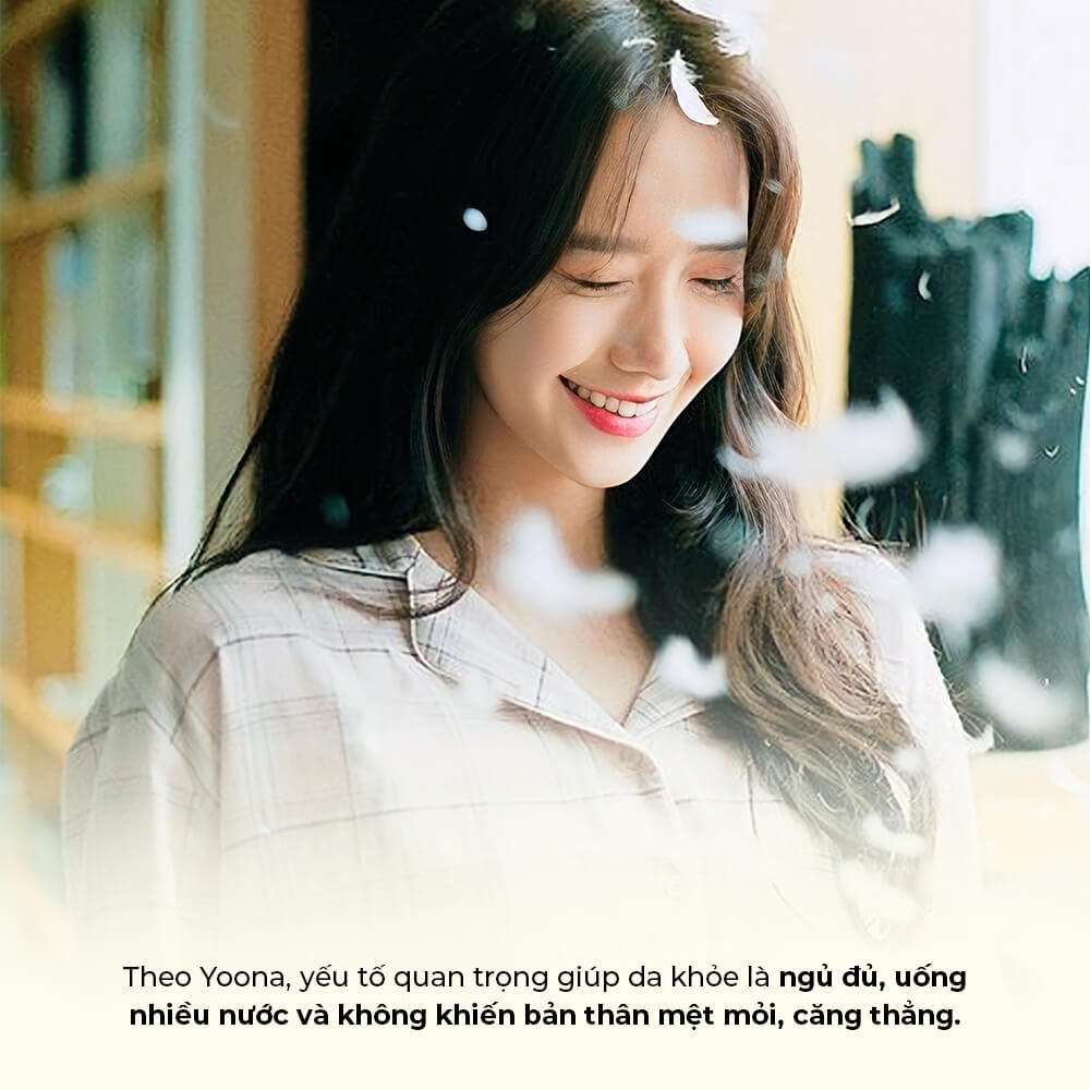 Nhờ thực hiện 6 thói quen này, nhan sắc Yoona (SNSD) 10 năm vẫn không thay đổi. Theo Yoona, yếu tố quan trọng giúp da khỏe là ngủ đủ, uống nhiều nước và không khiến bản thân mệt mỏi, căng thẳng. Khám phá bí quyết làm đẹp của Yoona trên Lixibox.