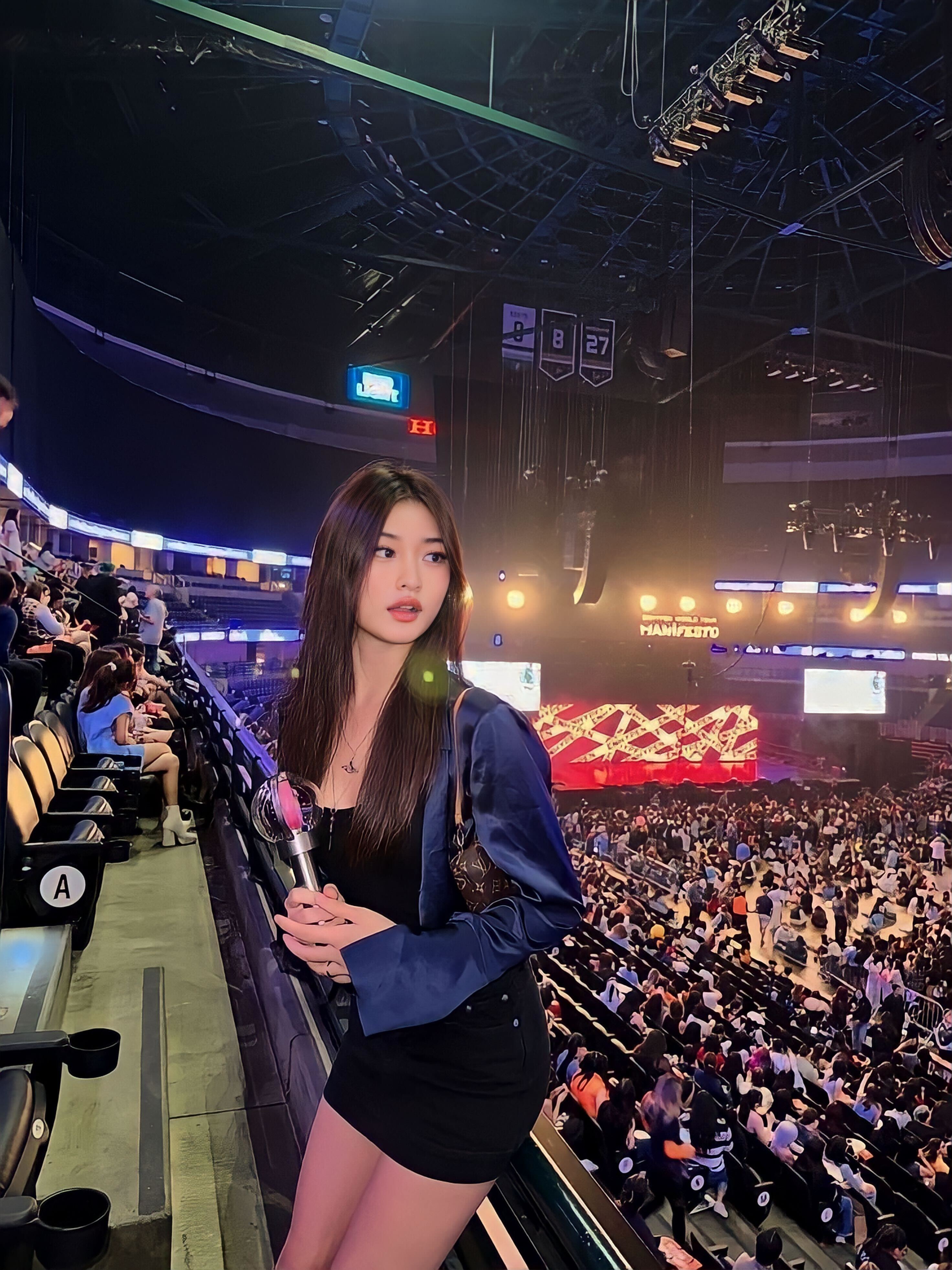 Bài viết khám phá 3 từ khóa cần nhớ khi lên đồ đi concert thần tượng. Bạn sẽ tìm thấy cách ăn mặc đẹp để vừa có hình ấn tượng vừa thoải mái quẩy thả ga tại sự kiện âm nhạc. Hãy sẵn sàng cho đêm diễn với GWP và Lixibox!