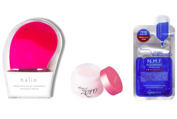 Bài viết "PHÂN BIỆT MỤN ĐẦU ĐEN VÀ MỤN ĐẦU TRẮNG, TƯỞNG DỄ MÀ KHÔNG DỄ CHÚT NÀO!!" khám phá cách phân biệt mụn đầu đen và đầu trắng, cung cấp phương pháp trị liệu hiệu quả, làm đẹp và dưỡng da, giúp đánh bay mụn và theo kịp hot trend.