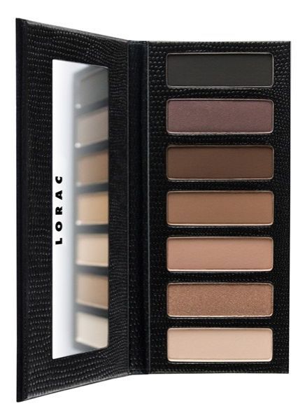 Bảng phấn mắt drugstore LORAC với 8 tông màu trung tính, bao gồm các sắc thái từ nâu nhạt đến đen, giúp tạo nên nhiều kiểu trang điểm khác nhau, hoàn hảo cho cả ngày lẫn đêm.