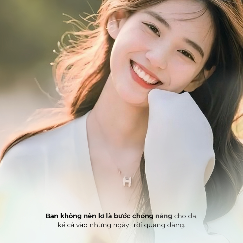 Bài viết về chăm sóc da mùa thu, với hình ảnh xinh đẹp và nụ cười rạng rỡ. Làn da cần sự yêu chiều đặc biệt trong thời gian giao mùa. Tìm hiểu 7 cách chăm sóc da hiệu quả từ Lixibox để giữ cho làn da bạn luôn khỏe mạnh và rạng rỡ.
