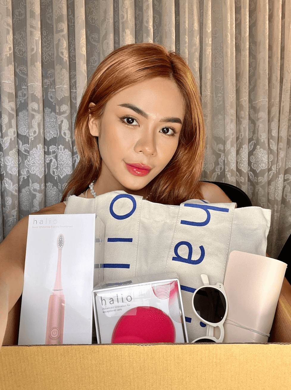 Bài viết về chương trình GWP2010 của Lixibox với quà tặng trị giá hơn 3 triệu đồng, được các TikToker nổi tiếng như Huyền Nguyễn và Trinh Meow review và chia sẻ trải nghiệm về hộp quà đẹp mắt này.
