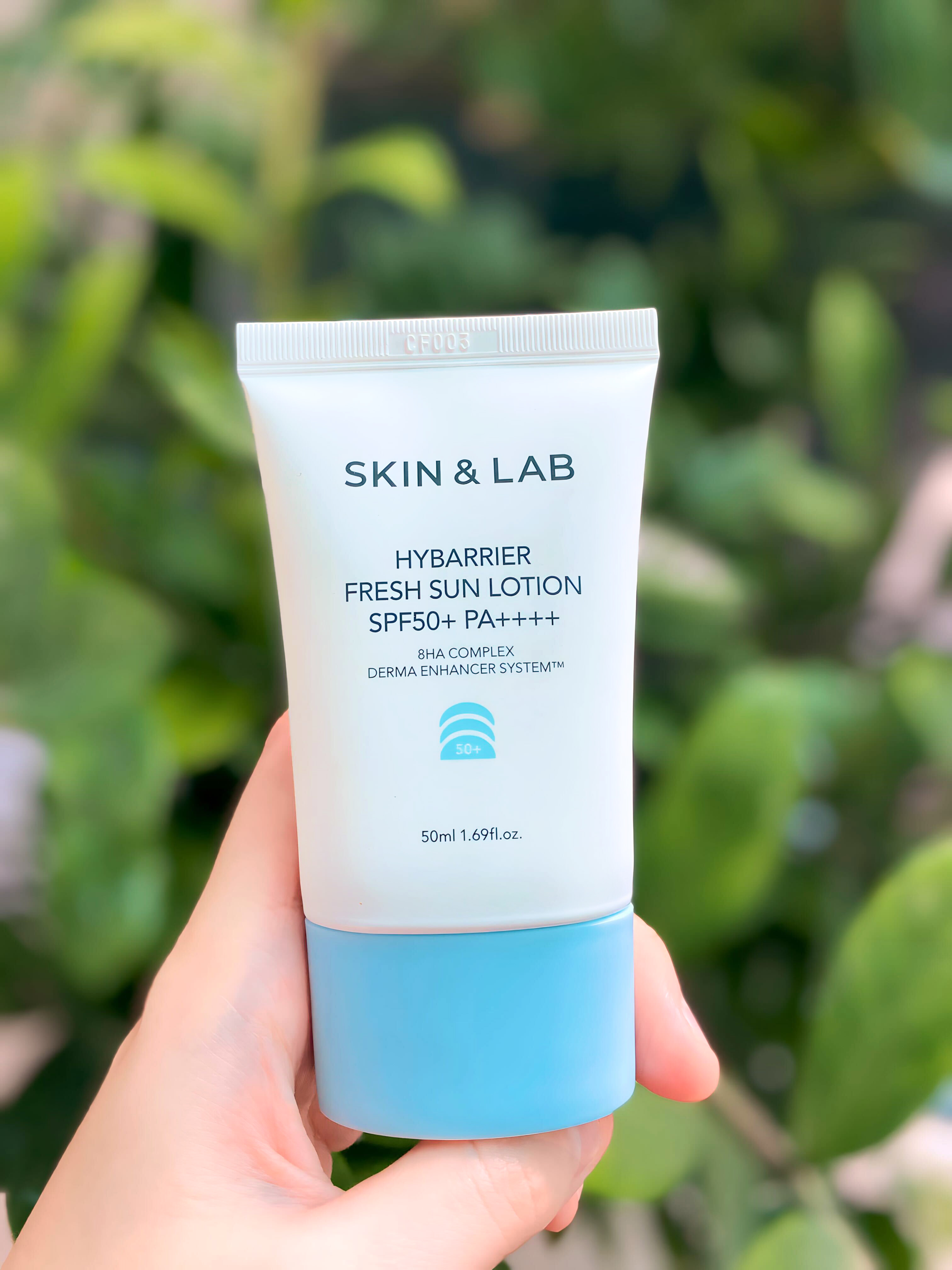 Kem chống nắng SKIN&LAB Hybarrier Fresh Sun Lotion, SPF50+ PA++++, sản phẩm nổi bật trong dòng kem chống nắng Hàn Quốc, mang lại hiệu quả vượt trội. Review kem chống nắng Hàn Quốc tốt nhất từ Lixibox đối với tín đồ làm đẹp.