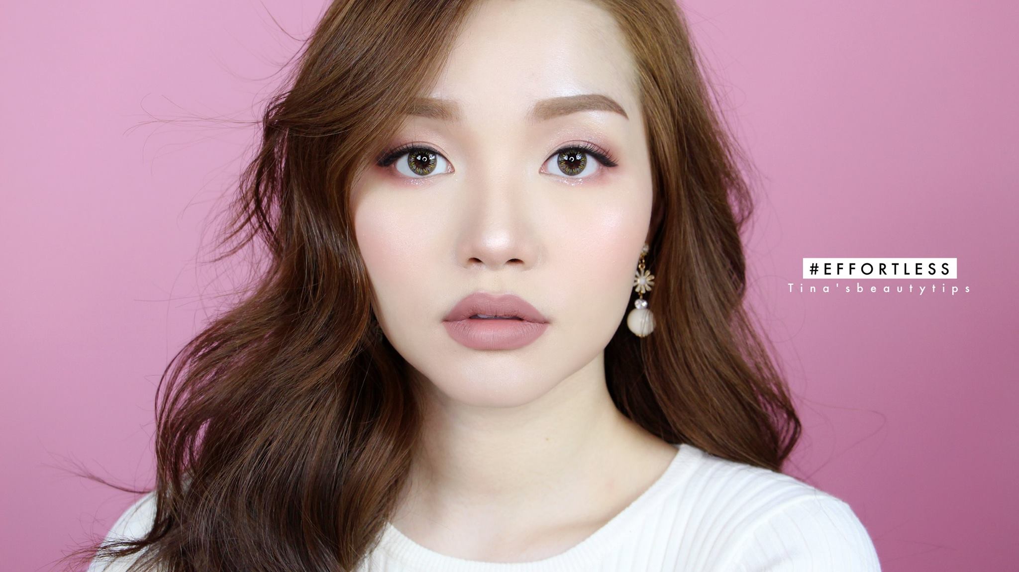 Bức chân dung của beauty blogger nổi tiếng, thể hiện xu hướng trang điểm #effortless với làn da hoàn hảo, kiểu tóc bồng bềnh và phụ kiện tinh tế. Thiết lập một phong cách hiện đại, cập nhật xu hướng 2017 từ changmakeup, kaity nguyen, chloe nguyen và các tên tuổi lên ngôi trong lĩnh vực làm đẹp.