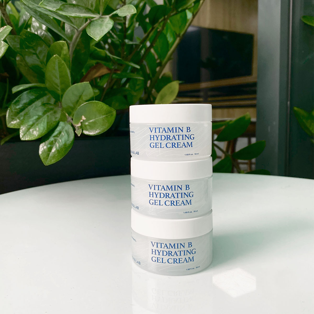 Bộ mỹ phẩm SKIN&LAB gồm gel dưỡng ẩm vitamin B, mô tả chi tiết trong bài viết về món quà 20/10 từ chồng. Khám phá review mỹ phẩm Hàn Quốc, sự tinh tế và chất lượng từ thương hiệu SKIN&LAB trong Lixibox.