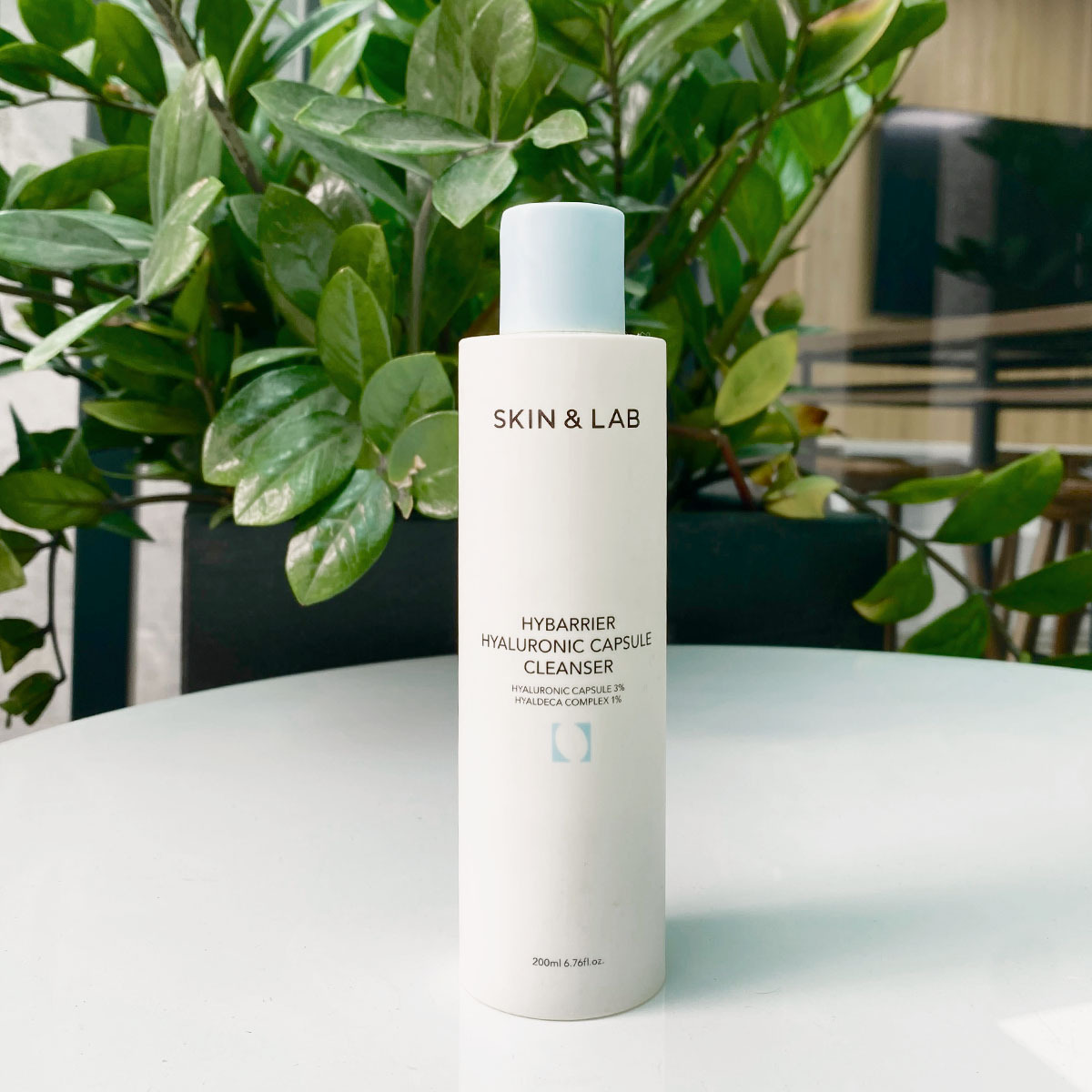 Cô nàng khoe món quà 20/10 từ chồng là bộ mỹ phẩm Hàn Quốc của thương hiệu SKIN&LAB, bao gồm sữa rửa mặt HyBarrier Hyaluronic Capsule, với các thành phần lành tính. Khám phá review mỹ phẩm SKIN&LAB và trải nghiệm unbox tuyệt vời này!
