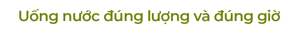 Uống nước đúng lượng và đúng giờ là một thói quen quan trọng trong skincare routine. Bài viết từ Lixibox Skincare chia sẻ mẹo làm đẹp và những thói quen khiến bạn đẹp hơn mà không mất tiền.