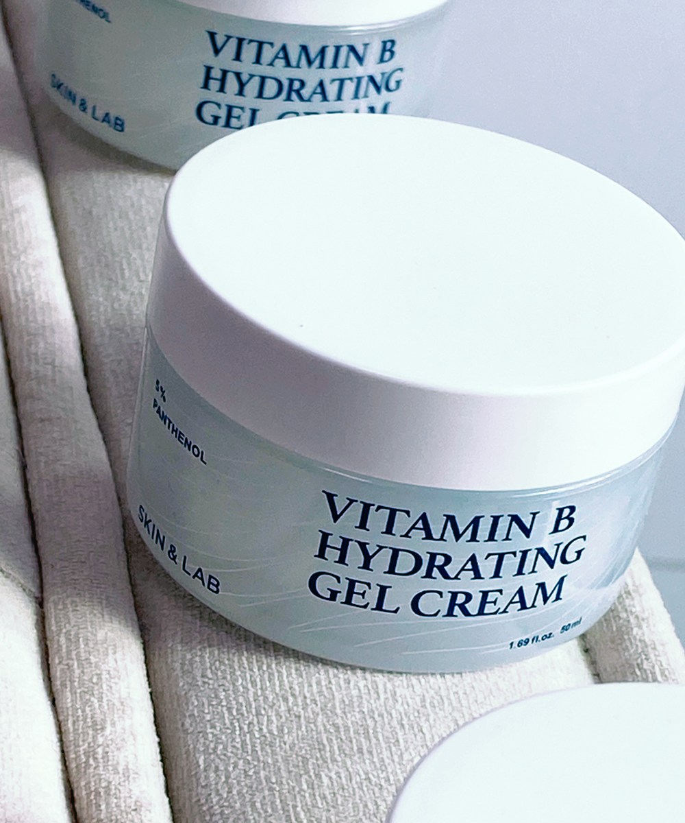 Kem dưỡng ẩm SKIN&LAB Vitamin B Hydrating Gel Cream nổi bật với khả năng giữ ẩm vượt trội. Bài viết này chia sẻ trải nghiệm cá nhân và lý do nên sử dụng sản phẩm này trong mùa lạnh. Khám phá Lixibox Review cùng review mỹ phẩm Hàn Quốc để hiểu thêm về kem dưỡng này!