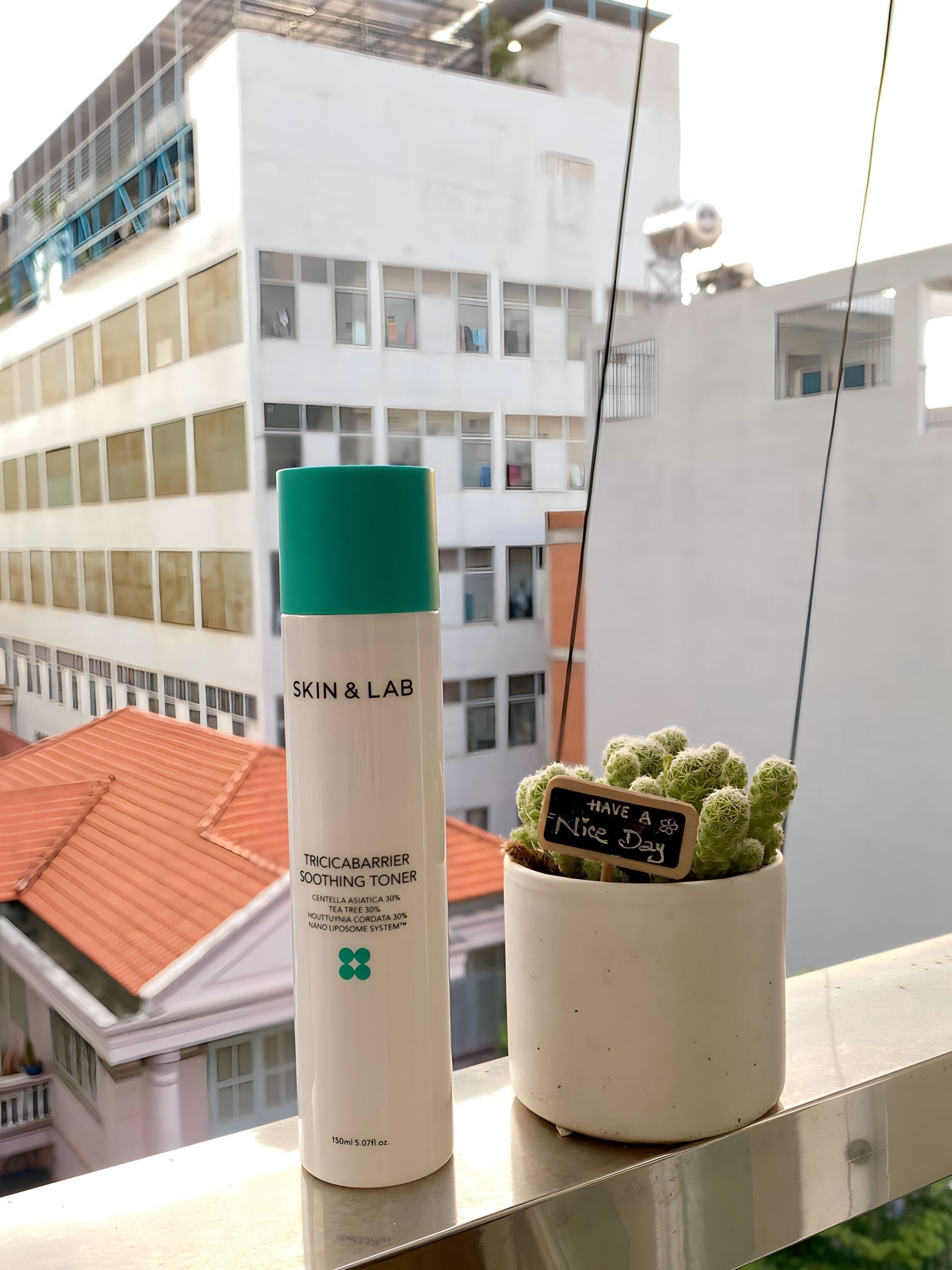Toner cho da dầu mụn SKIN&LAB nằm trong danh sách top 3 sản phẩm đáng thử cho những ai muốn cải thiện tình trạng da. Bài viết tổng hợp các review toner Klairs, SKIN&LAB và The Auragins, phù hợp với người tiêu dùng ngân sách dưới 410K.