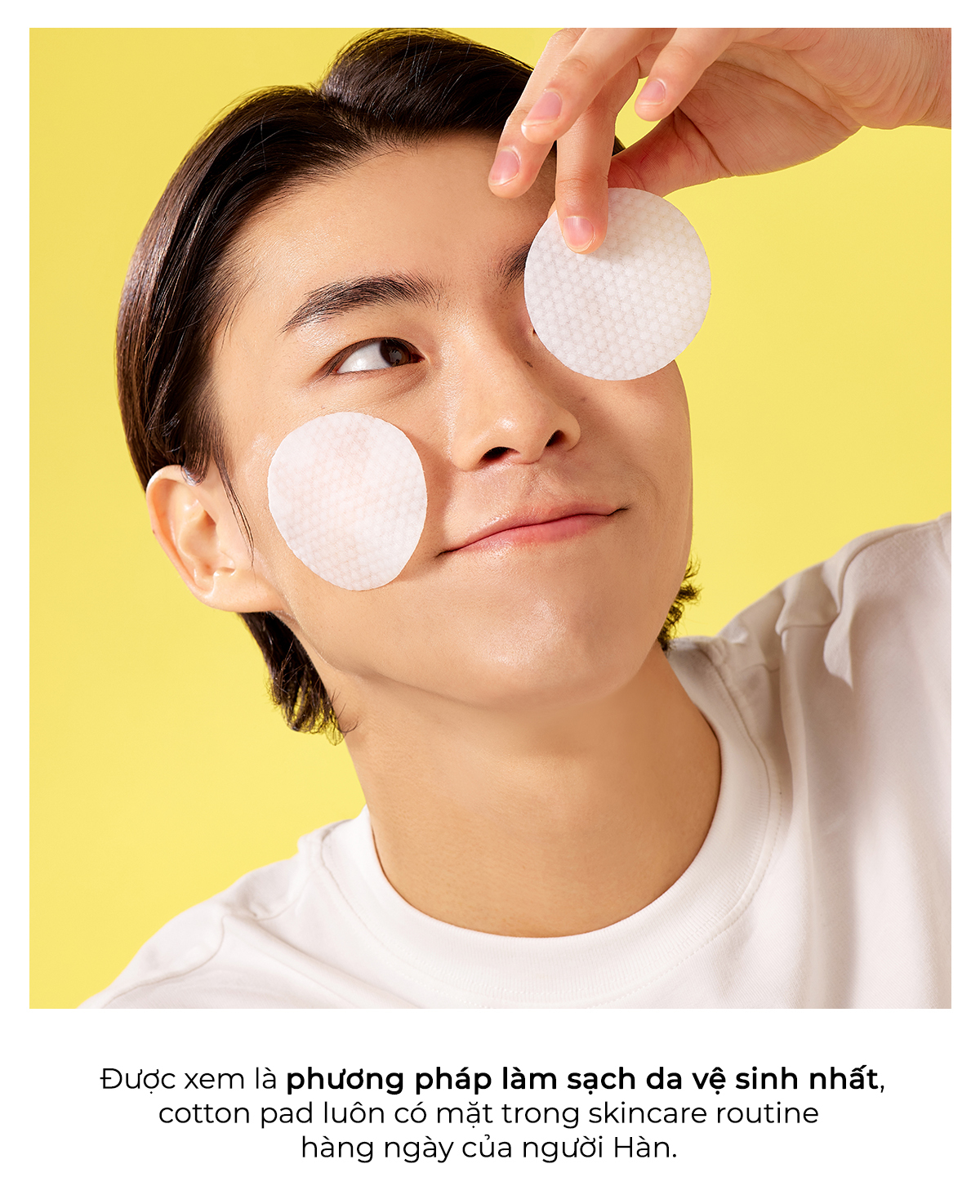 Phương pháp làm sạch da nổi bật với cotton pad trong thói quen skincare hàng ngày, thể hiện xu hướng làm đẹp Hàn Quốc 2023 đang được yêu thích. Khám phá thêm về K-Beauty và 7 trend làm đẹp thú vị từ Lixibox!