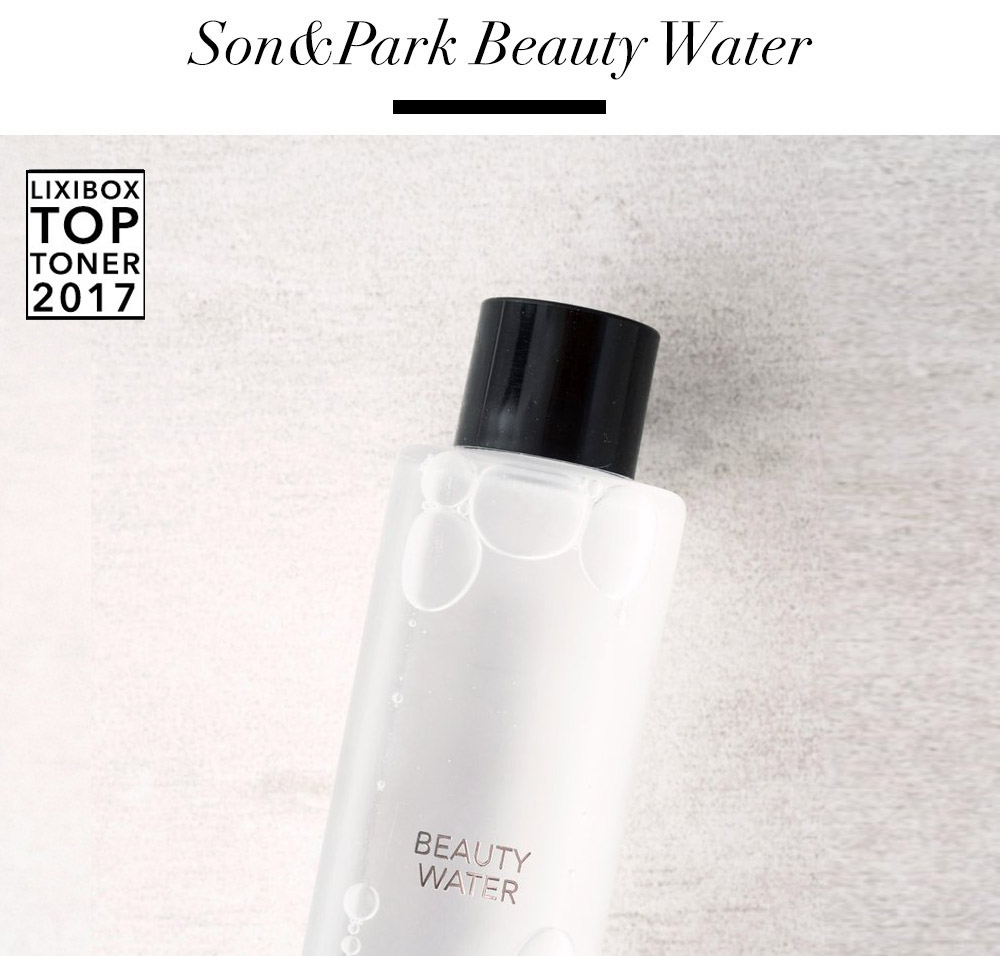 Son&Park Beauty Water, một trong những toner phổ biến nhất 2017, là lựa chọn lý tưởng cho các tín đồ skincare. Sản phẩm giúp cân bằng độ ẩm, làm sạch và chuẩn bị da cho các bước dưỡng da tiếp theo. Hoàn hảo cho việc dưỡng da với mặt nạ và các sản phẩm khác.