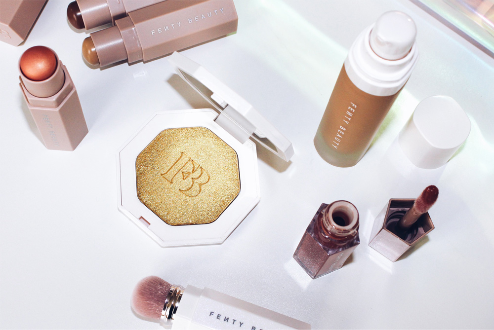 Khám phá bộ sưu tập mỹ phẩm nổi bật từ Fenty Beauty như phấn bắt sáng, kem nền và son môi, bao gồm các sản phẩm hot được yêu thích bởi Phạm Băng Băng, Song Ji Hyo và nhiều sao khác trong năm qua.