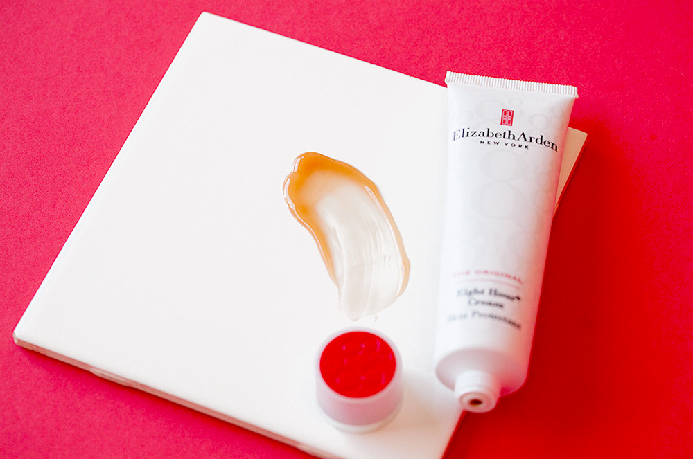 Bảng trang điểm với kem dưỡng Elizabeth Arden và sản phẩm trang điểm nổi bật như mặt nạ giấy, son dưỡng. Khám phá sản phẩm làm đẹp được yêu thích của Phạm Băng Băng, Hồ Ngọc Hà, Rihanna và Song Ji Hyo để có làn da hoàn hảo.