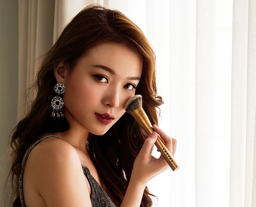 Lustre Makeup - thương hiệu mỹ phẩm đẳng cấp từ Mỹ với thiết kế ánh kim nổi bật và chất lượng vượt trội, mang đến trải nghiệm trang điểm hoàn hảo cho mọi tín đồ làm đẹp.