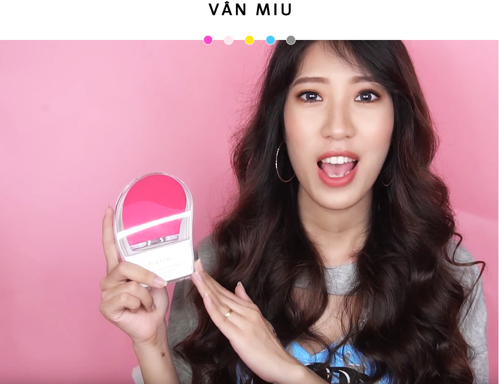 Vân Miu giới thiệu máy rửa mặt Halio với những nhận xét tích cực về tác dụng làm sạch da, mang lại làn da mềm mại, căng bóng và giảm mụn. Khám phá hiệu quả của máy rửa mặt Halio trong bài viết trên Lixibox.