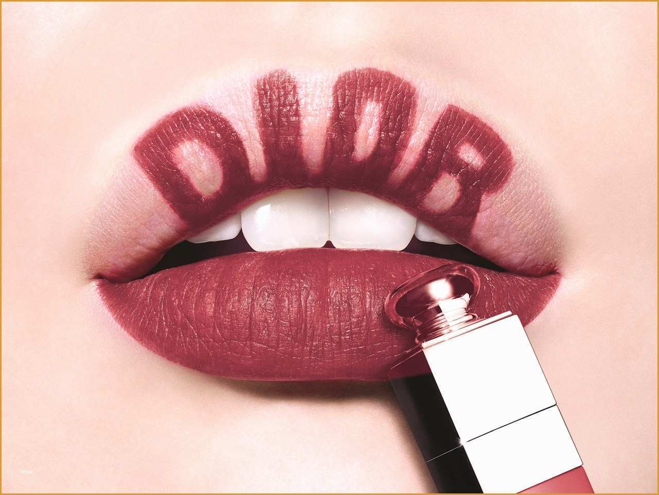 Bảng màu sắc đẹp và độc đáo của sản phẩm make-up được ca ngợi trong bài viết "Du xuân rạng ngời cùng những sản phẩm makeup đình đám" trên Lixibox. Makeup mang đến sự tự tin, nổi bật với sản phẩm Innisfree và LUSTRE Make-Up, xứng đáng là lựa chọn tốt nhất năm 2018.