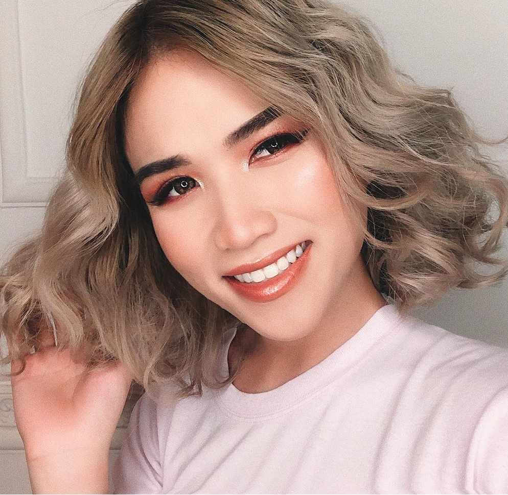 Beauty Boy - Lạ mà quen, những tài năng vượt trội của giới làm đẹp. Nguồn cảm hứng tự tin và đam mê từ những chàng trai yêu thích trang điểm và mỹ phẩm. Làm đẹp với sự tự tin từ Beauty Boy, không chỉ đơn thuần là người chuyển giới.