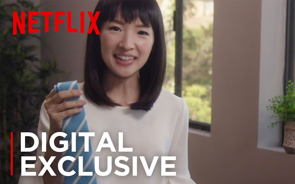 Bí quyết nâng cấp góc làm đẹp với Marie Kondo giúp những cô nàng cuồng mỹ phẩm dọn dẹp và tổ chức lại đồ trang điểm một cách thông minh, giải quyết nỗi khổ vì đồ dùng quá tải.