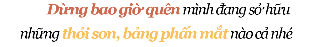 Đừng bao giờ quên mình đang sở hữu những thỏi son, bảng phấn mắt nào cả nhé. Tham khảo bí quyết nâng cấp góc làm đẹp sang chảnh cùng Marie Kondo.