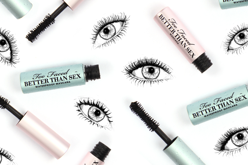 Bộ sưu tập mascara chống nước gồm Too Faced Better Than Sex, thể hiện sự tinh tế và hiệu quả cho các bạn gái trong mùa mưa Sài Gòn. Những sản phẩm này giúp giữ nét đẹp hoàn hảo và không bị lem trong thời tiết ẩm ướt.