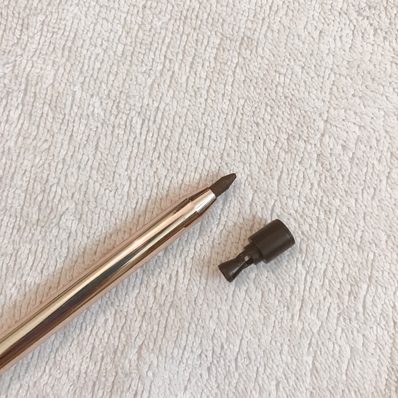 Mỹ phẩm chính hãng Lustre là bộ sản phẩm trang điểm với kẻ mắt, kẻ mày, phấn mắt và kẹp mi. Khám phá chất lượng của LUSTRE Make-Up qua bài viết đánh giá của mình để biết liệu có đáng với đầu tư hay không!