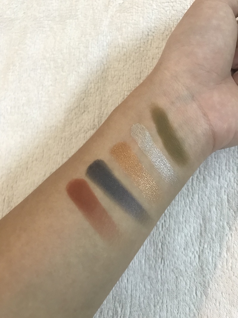 Bảng màu từ sản phẩm mỹ phẩm chính hãng Lustre với các tông màu trang điểm phong phú. Sản phẩm bao gồm kẻ mắt, phấn mắt và các món trang điểm khác. Khám phá LUSTRE Make-Up qua bài review đầy hấp dẫn để biết liệu mỹ phẩm này có thực sự xứng đáng với giá tiền.