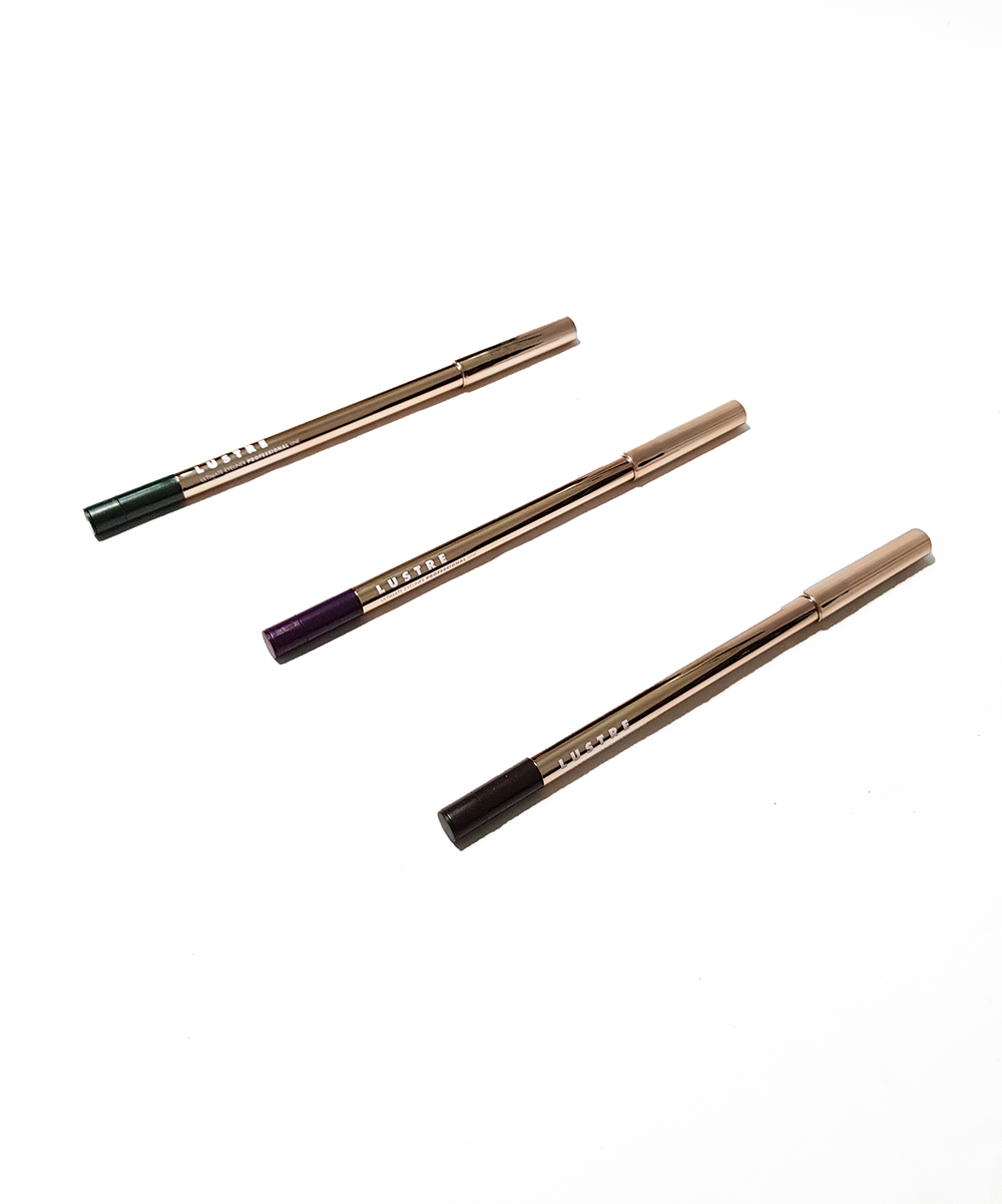 Bộ sản phẩm LUSTRE Make-Up với các bút kẻ mắt màu xanh, tím và đen, hoàn hảo cho trang điểm tự nhiên. Bài viết hướng dẫn cách sử dụng mỹ phẩm trang điểm hiệu quả, giúp bạn tạo vẻ đẹp thuần khiết và tự tin với trang điểm mắt. Khám phá bộ sản phẩm này để nâng cao quy trình trang điểm tự nhiên, không nhạt nhòa.