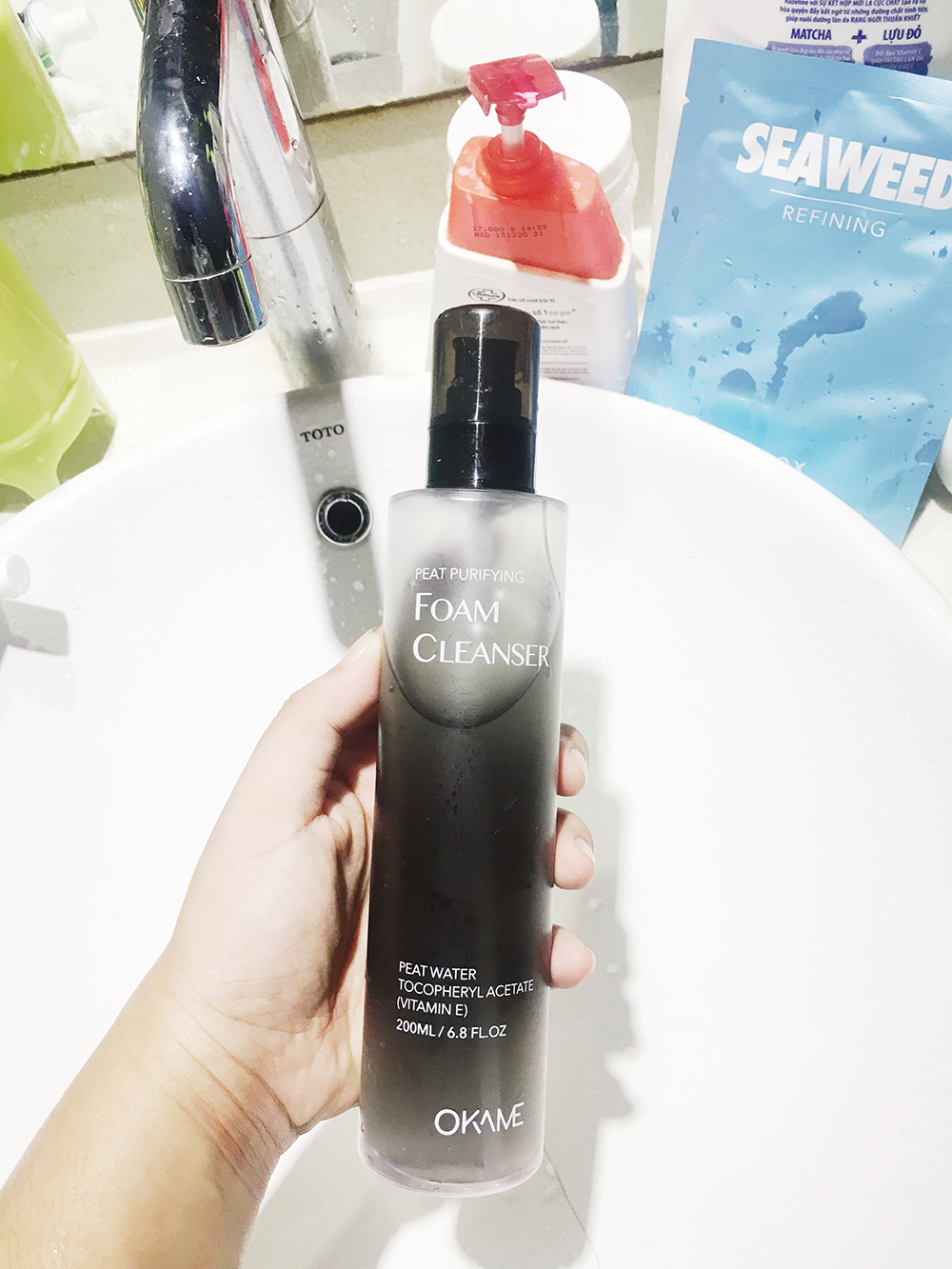 Sản phẩm Foam Cleanser Peat Purifying của thương hiệu Okame, nổi bật trong dòng mỹ phẩm organic. Sử dụng trong skincare routine giúp làm sạch da hiệu quả với thành phần chính từ nước peat và vitamin E.