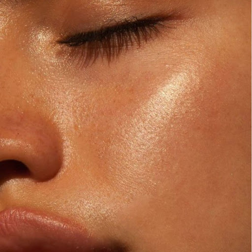 Bài viết khám phá tầm quan trọng của dưỡng ẩm trong skin care routine. Dưỡng ẩm là bước chăm sóc da cơ bản, bí quyết giúp làn da luôn khỏe mạnh. Tìm hiểu cách chọn sản phẩm phù hợp và hiệu quả nhất cho các bước chăm sóc da.
