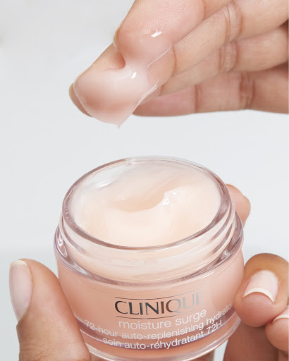 Dưỡng ẩm là bước chăm sóc da cơ bản và cần thiết trong skin care routine. Sản phẩm dưỡng ẩm giúp duy trì độ ẩm cho da, là chìa khóa để có làn da khỏe mạnh. Tìm hiểu bí quyết chọn sản phẩm dưỡng ẩm phù hợp trong bài viết này.
