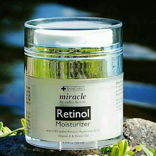 Kem dưỡng ẩm Retinol Miracle của Radha Beauty với 2.5% Retinol, hỗ trợ trị mụn hiệu quả. Tìm hiểu 7 thành phần trị mụn an toàn và hiệu quả để cải thiện làn da với OKAME Skincare.