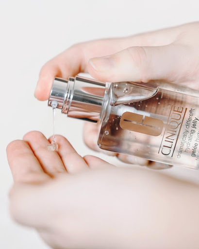 Bài viết khám phá tầm quan trọng của việc xây dựng skin care routine đúng chuẩn để chăm sóc da cơ bản hiệu quả, bao gồm các bước chăm sóc da và sản phẩm như Halio Sensitive. Hãy kiểm tra quy trình của bạn!