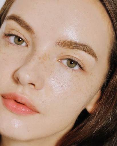 Dưỡng mãi nhưng da chưa đẹp? Kiểm tra ngay skin care routine của bạn đã đúng chuẩn chưa nhé! Xây dựng quy trình chăm sóc da cơ bản, hiểu rõ các bước chăm sóc da, và sử dụng sản phẩm như Halio Sensitive để có hiệu quả tốt nhất.