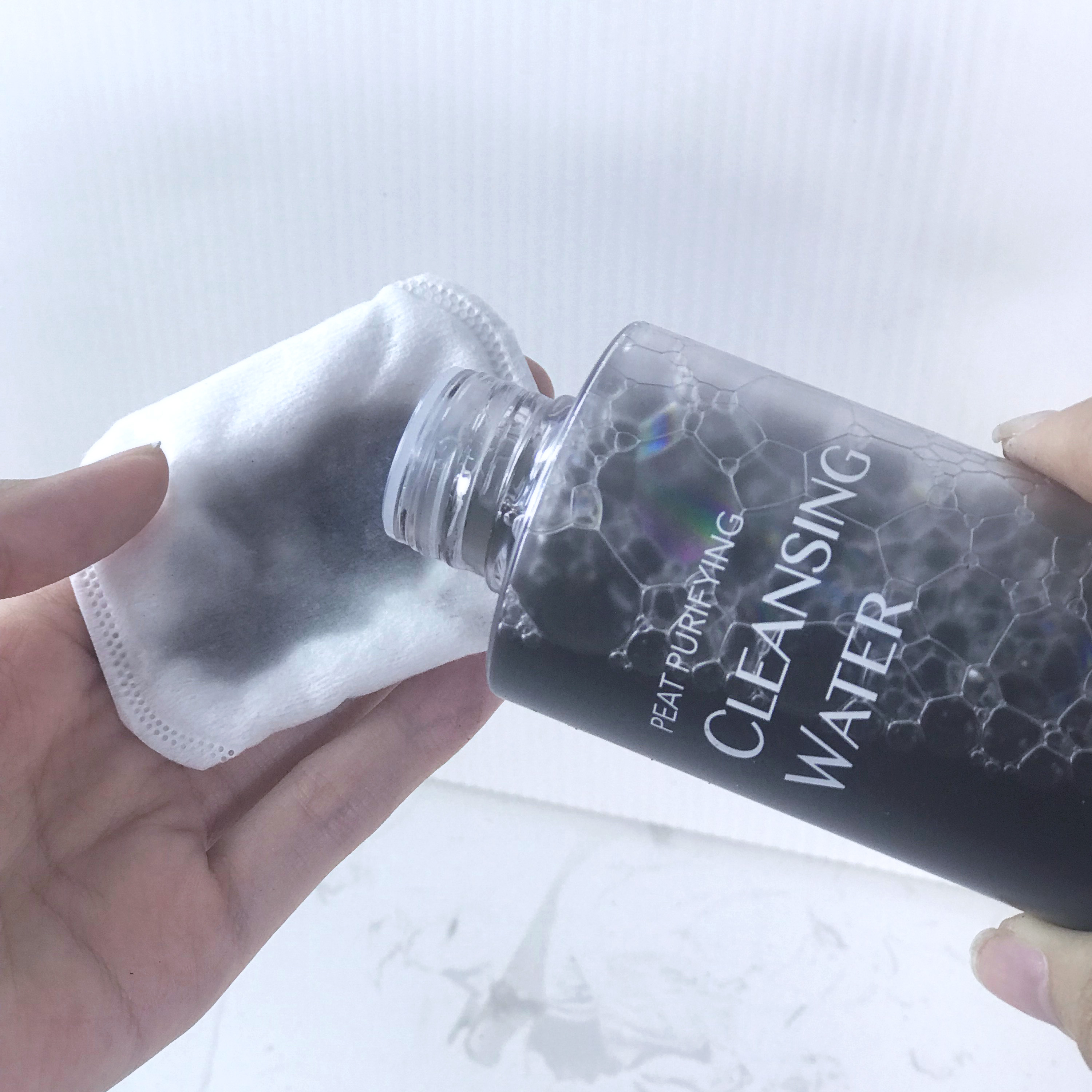 Các bước chăm sóc da cơ bản cần thiết cho bản skin care routine, giúp làm sạch và dưỡng ẩm hiệu quả. Dưỡng mãi nhưng da chưa đẹp? Kiểm tra ngay quy trình chăm sóc da của bạn!