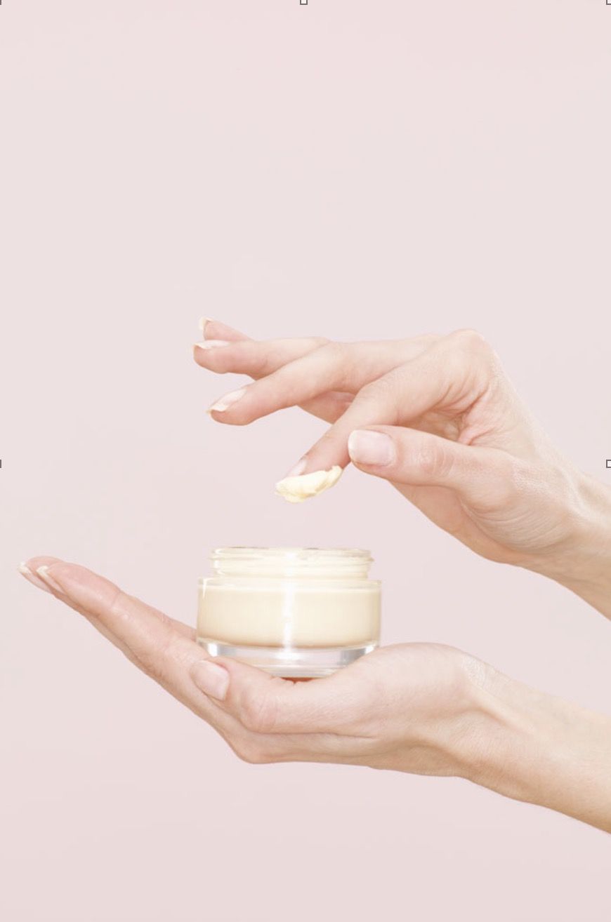Bài viết này tiết lộ 6 bước cơ bản trong skin care routine hàng ngày để có làn da căng bóng mềm mịn. Khám phá các bước chăm sóc da đúng và đủ để đạt được bí quyết chăm sóc da hoàn hảo.